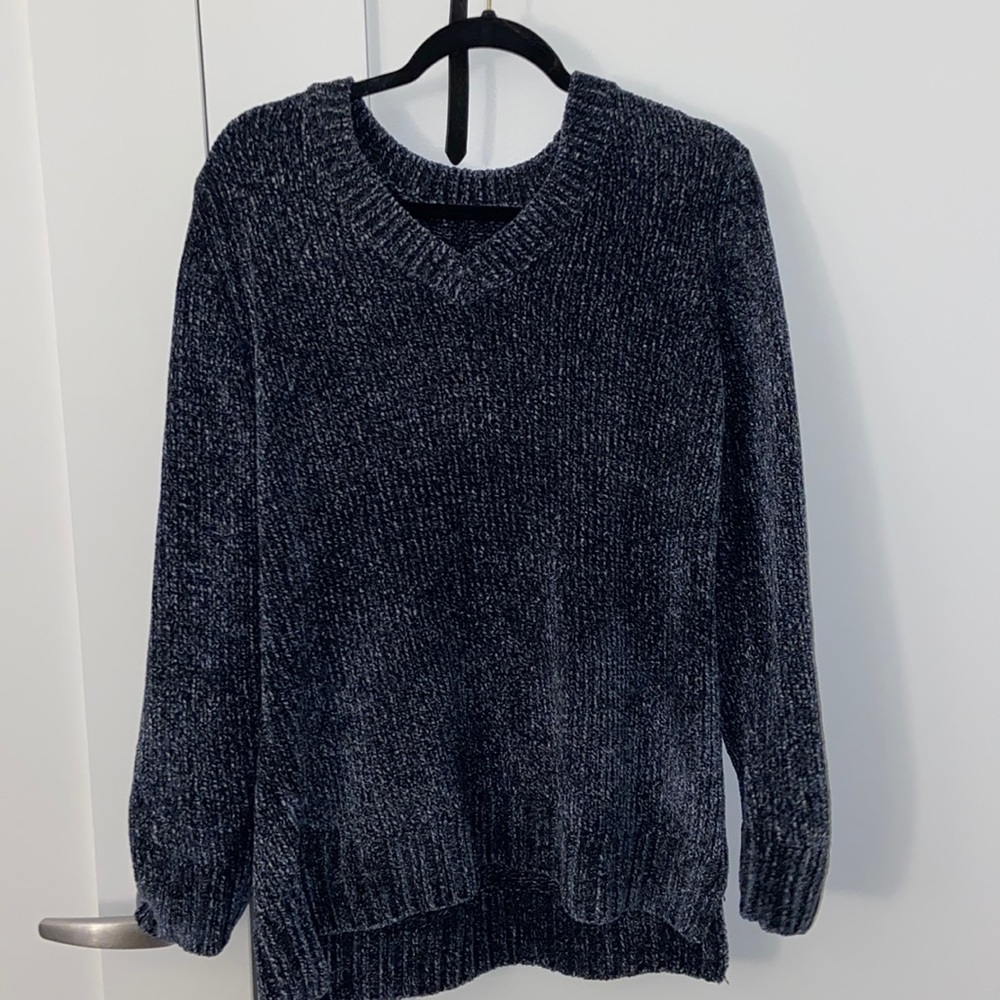 Soft knit v- neck Sweater